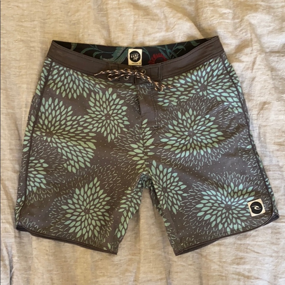 Ripcurl stretch boardshorts 32” waist 18” length